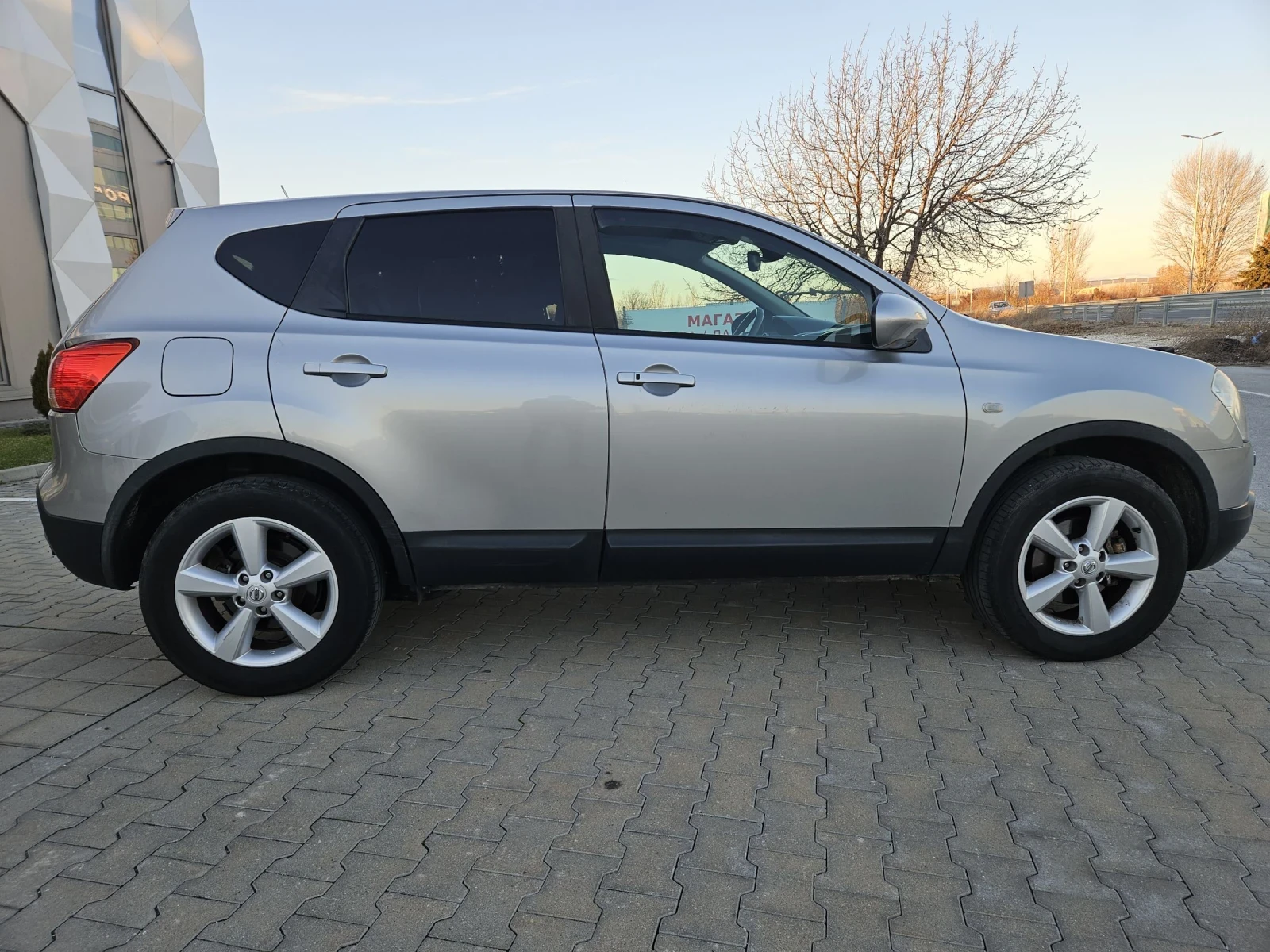 Nissan Qashqai 2.0i 4x4 SWISS EDITION  - изображение 6