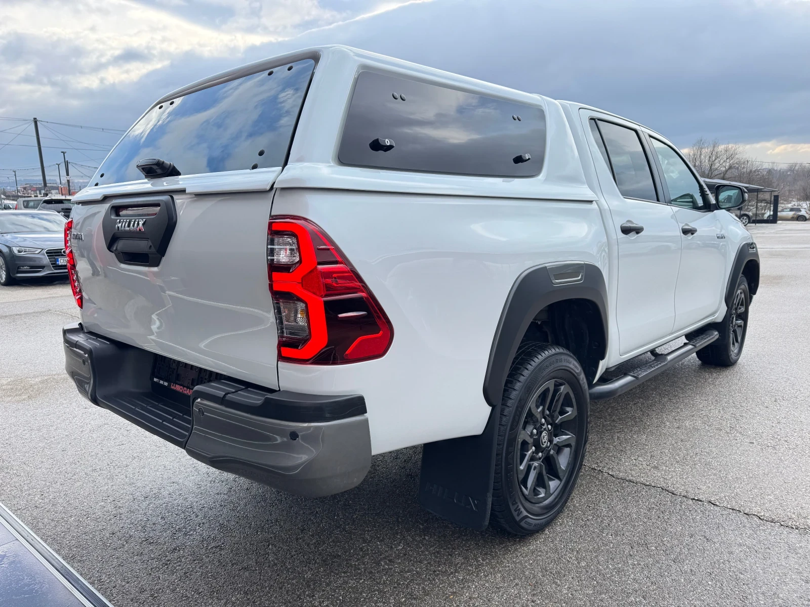 Toyota Hilux 2.8D-INVINCIBLE-KEYLESS-360cam-ПОДГРЕВ-FULL-TOP - изображение 5