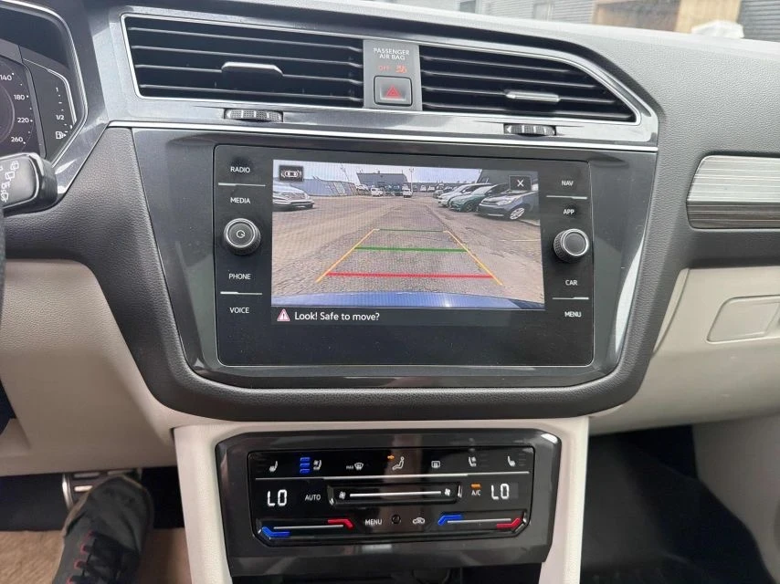 VW Tiguan Highline* R-Line* Back cam* Pano* Обдухване* 2ключ, снимка 9 - Автомобили и джипове - 55280196