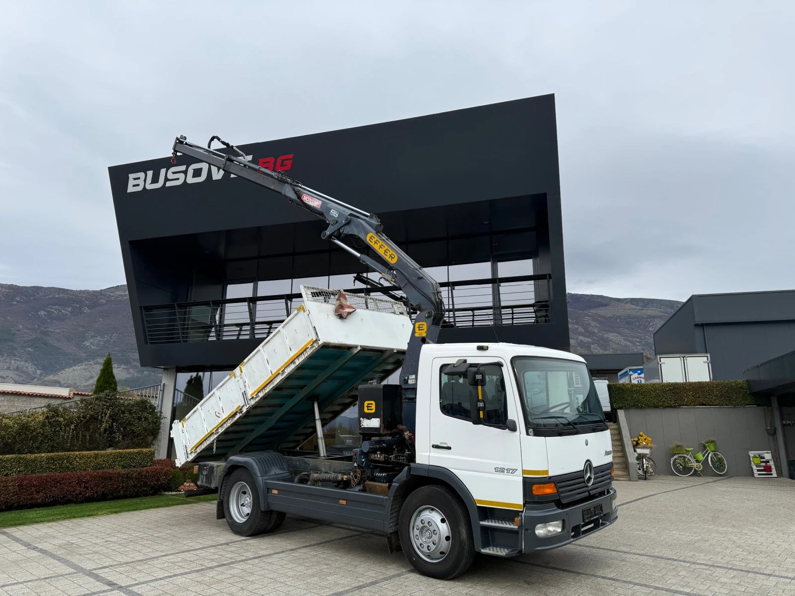 Mercedes-Benz Atego 1217 Самосвал с кран 4тонен , снимка 1