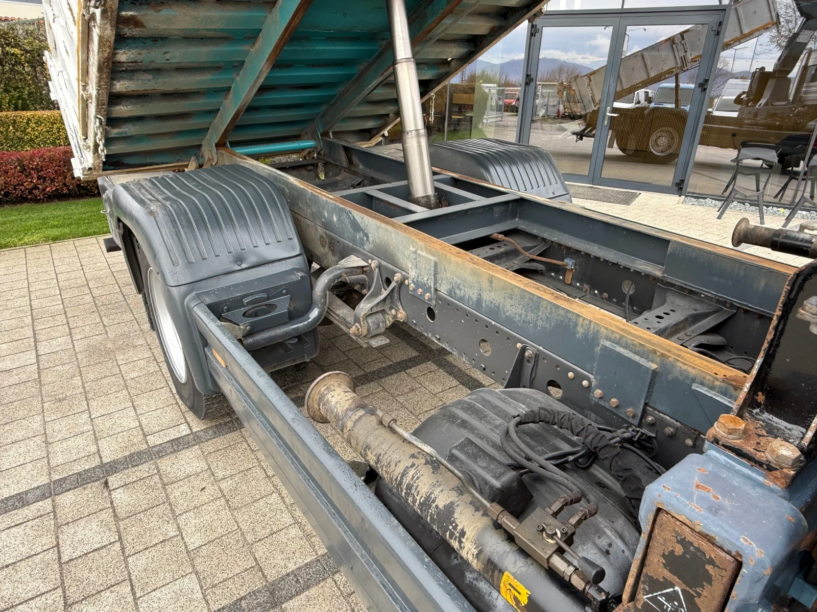 Mercedes-Benz Atego 1217 Самосвал с кран 4тонен  - изображение 9