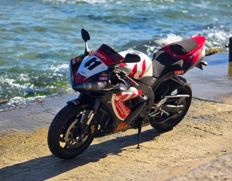 Yamaha YZF-R1