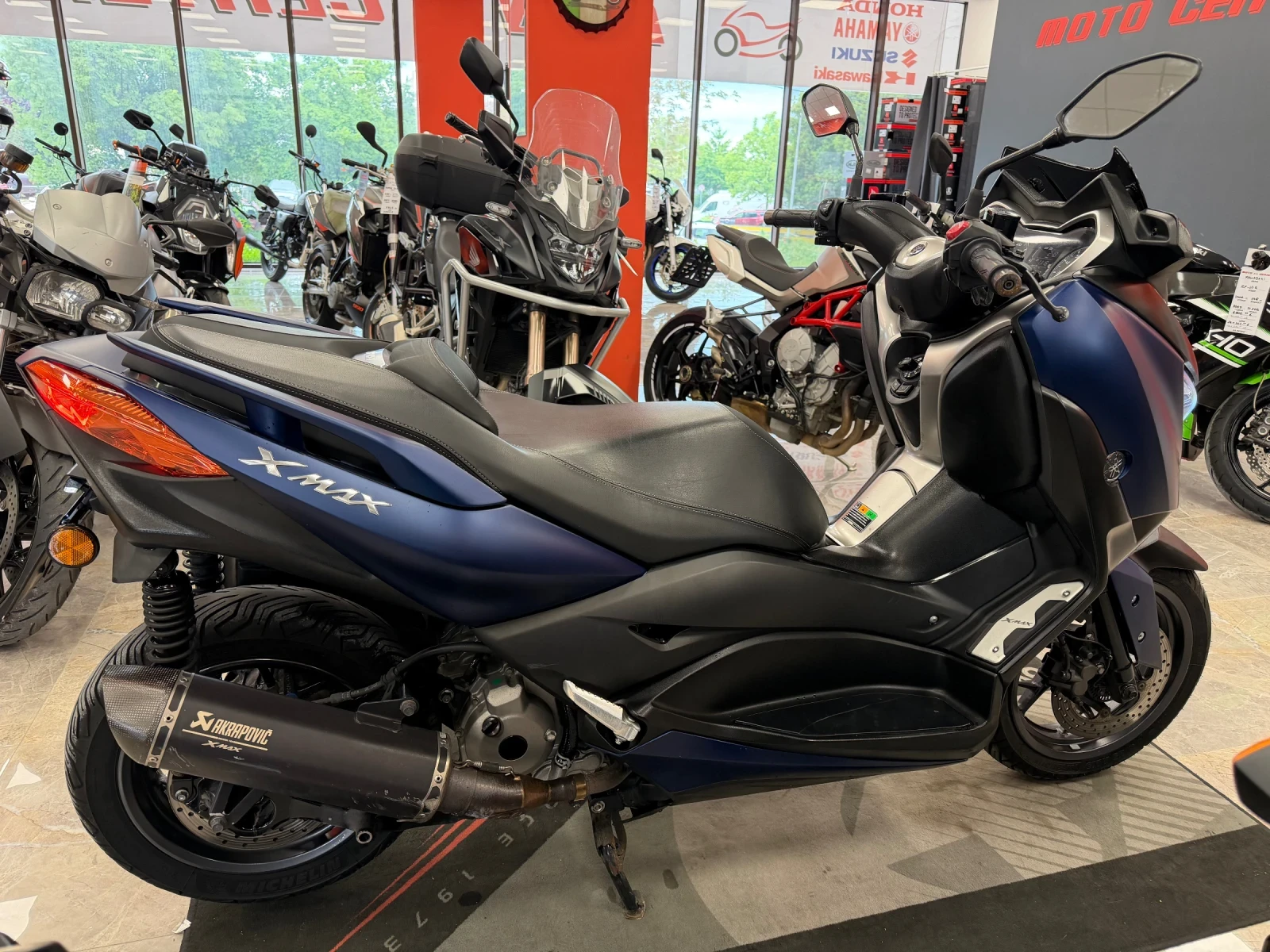 Yamaha X-max 300 ABS TC AKRAPOVIC, снимка 4 - Мотоциклети и мототехника - 54677171