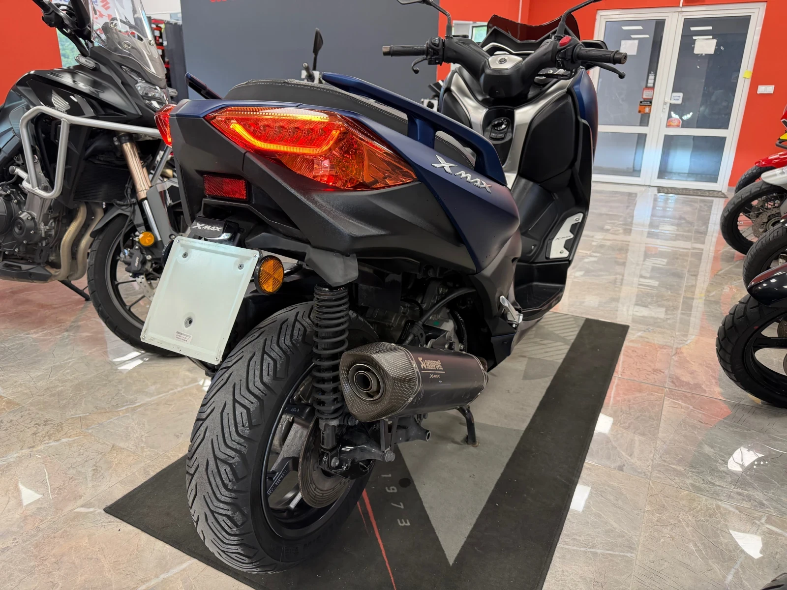 Yamaha X-max 300 ABS TC AKRAPOVIC, снимка 7 - Мотоциклети и мототехника - 54677171