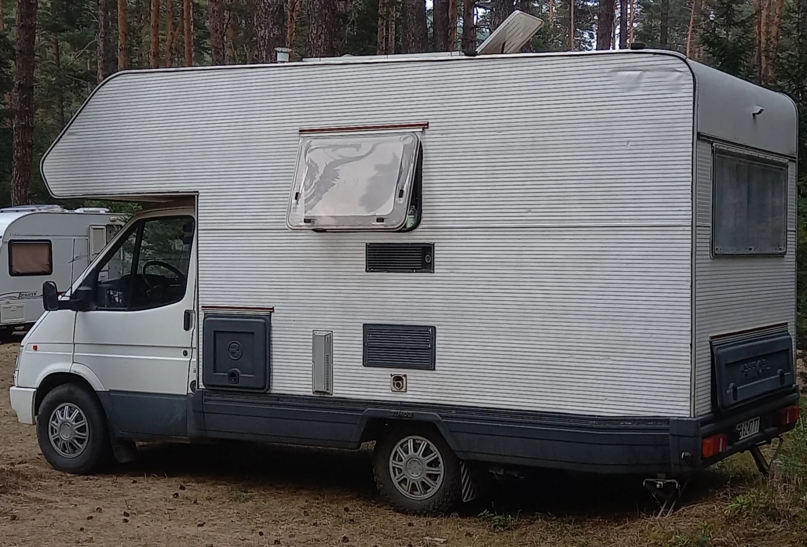 Кемпер Ford, снимка 3 - Каравани и кемпери - 56185199