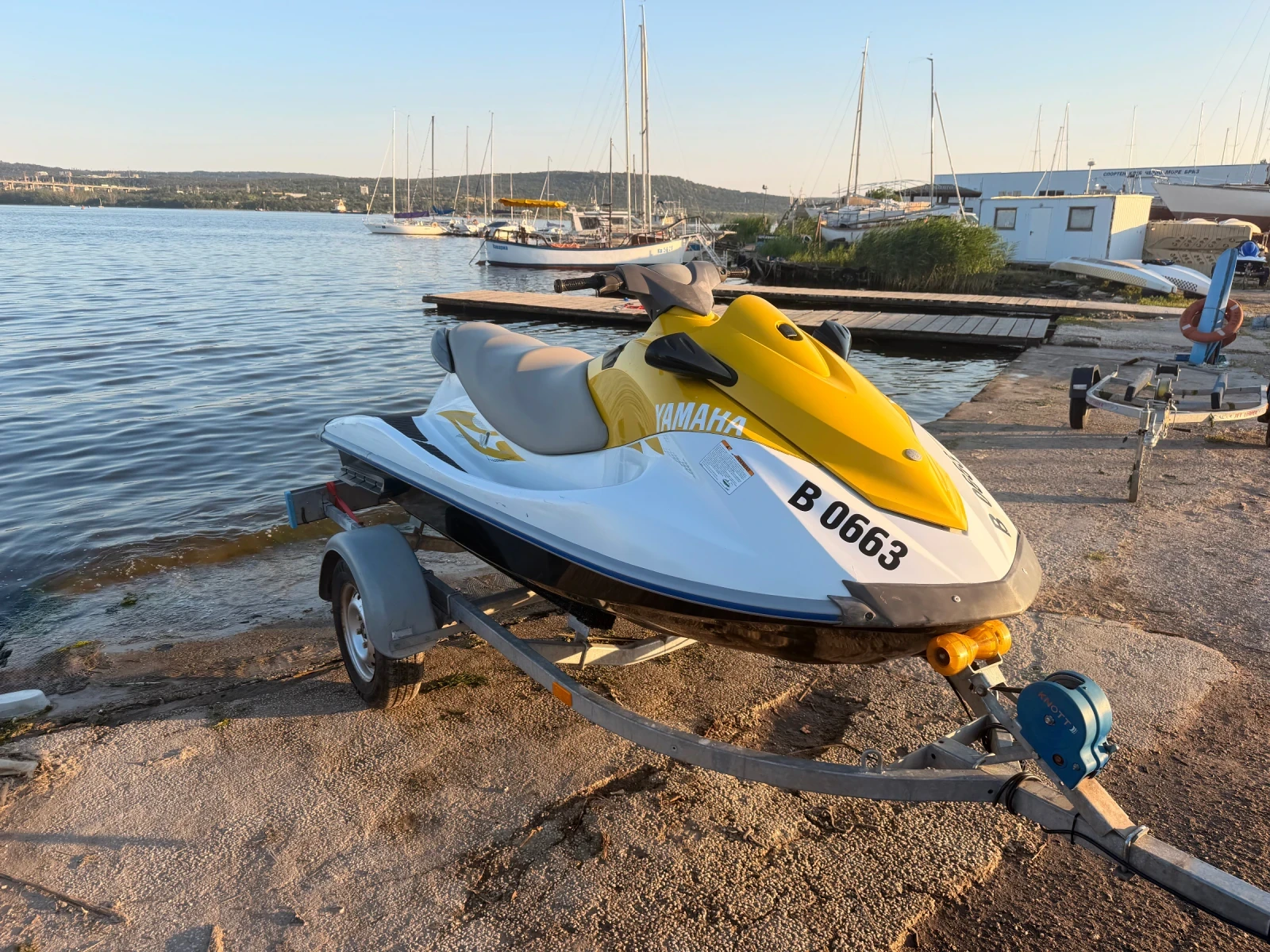 Джет Yamaha V1 2015 110кс, снимка 2 - Воден транспорт - 55052357