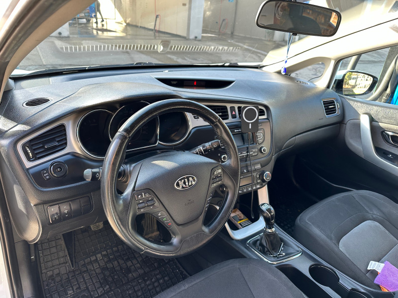 Kia Ceed 1.6 CRDI , снимка 5 - Автомобили и джипове - 45942032