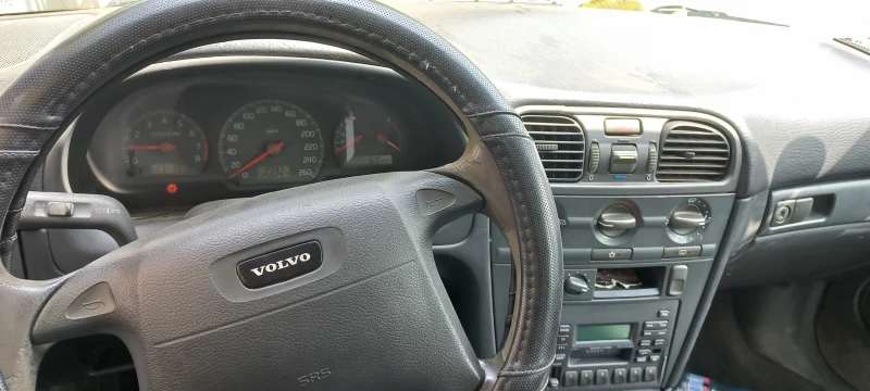 Volvo S40 1.8, снимка 3 - Автомобили и джипове - 47273341