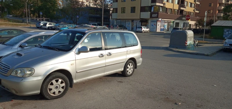 Kia Carnival, снимка 3 - Автомобили и джипове - 47644017