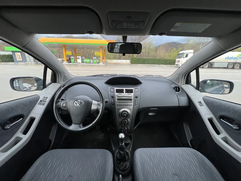 Toyota Yaris 1.33i Facelift ШВЕЙЦАРИЯ, снимка 9 - Автомобили и джипове - 49534111