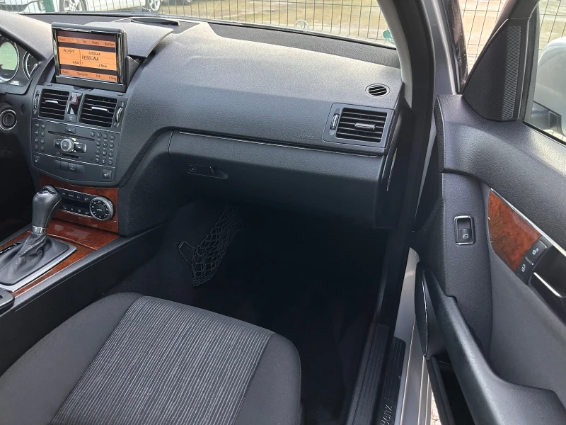 Mercedes-Benz C 320, снимка 9 - Автомобили и джипове - 52725986