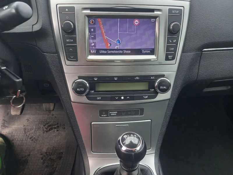 Toyota Avensis КАТО НОВА, FACELIFT, NAVI, KAMERA, 1.8I 147 К.С 6 , снимка 13 - Автомобили и джипове - 53191739