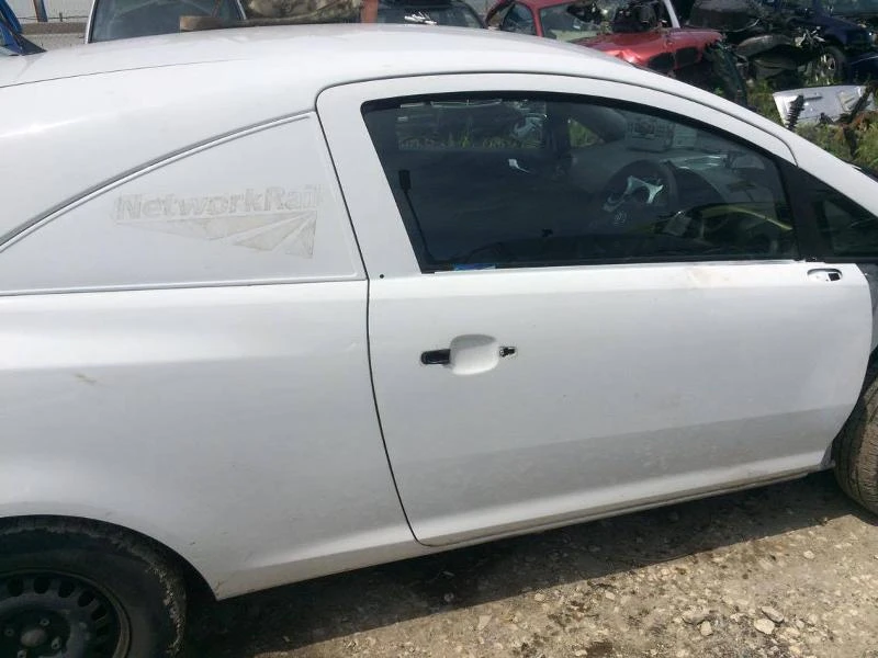 Opel Corsa, снимка 2 - Автомобили и джипове - 14525554