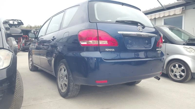 Toyota Avensis verso 2.0 D4D 2-Броя, снимка 5 - Автомобили и джипове - 24625030