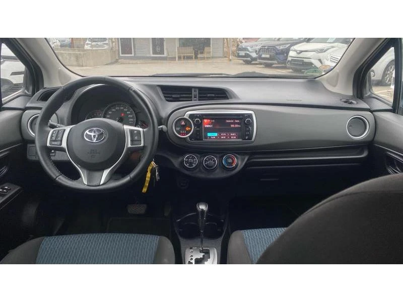 Toyota Yaris 1.3 AT - изображение 8