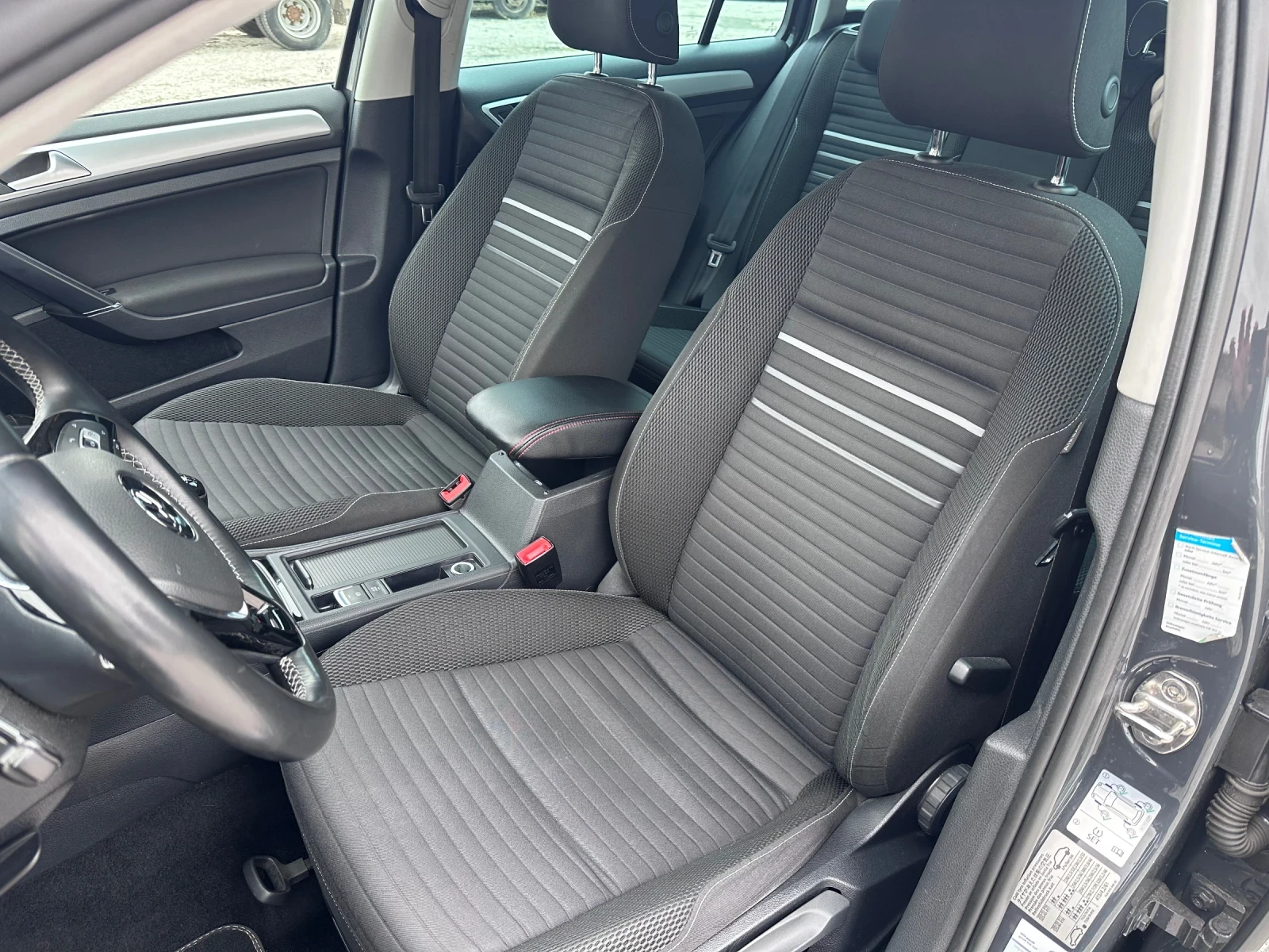 VW Golf 2.0TDI* CUP* LED* ОБСЛУЖЕН* СЕРВИЗНА ИСТОРИЯ* ПЕЧК, снимка 8 - Автомобили и джипове - 53962604