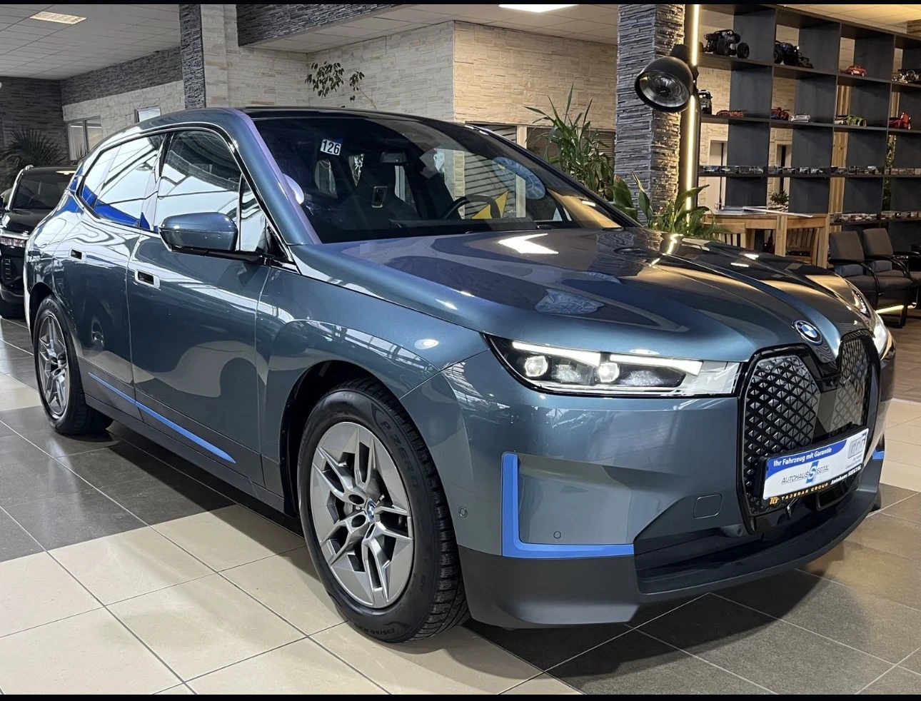 BMW iX 50 Harman HUD