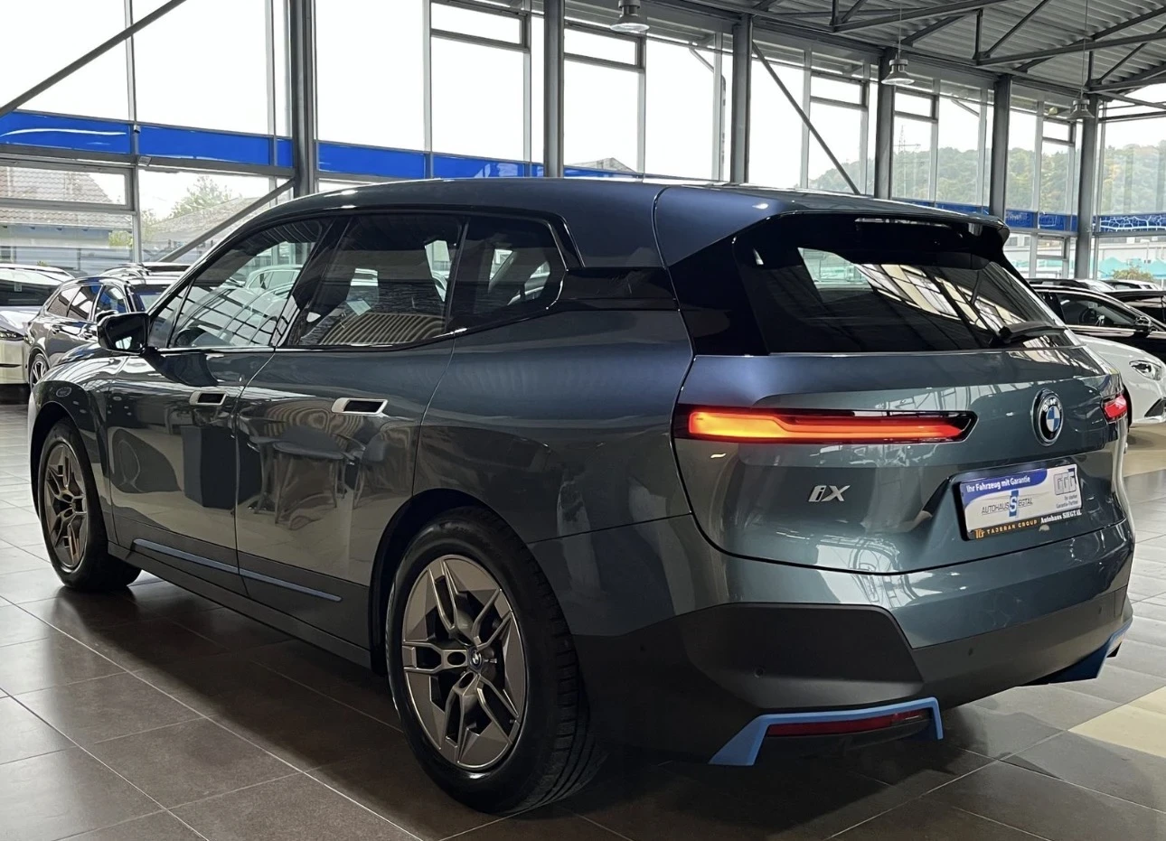 BMW iX 50 Harman HUD, снимка 4 - Автомобили и джипове - 54184901