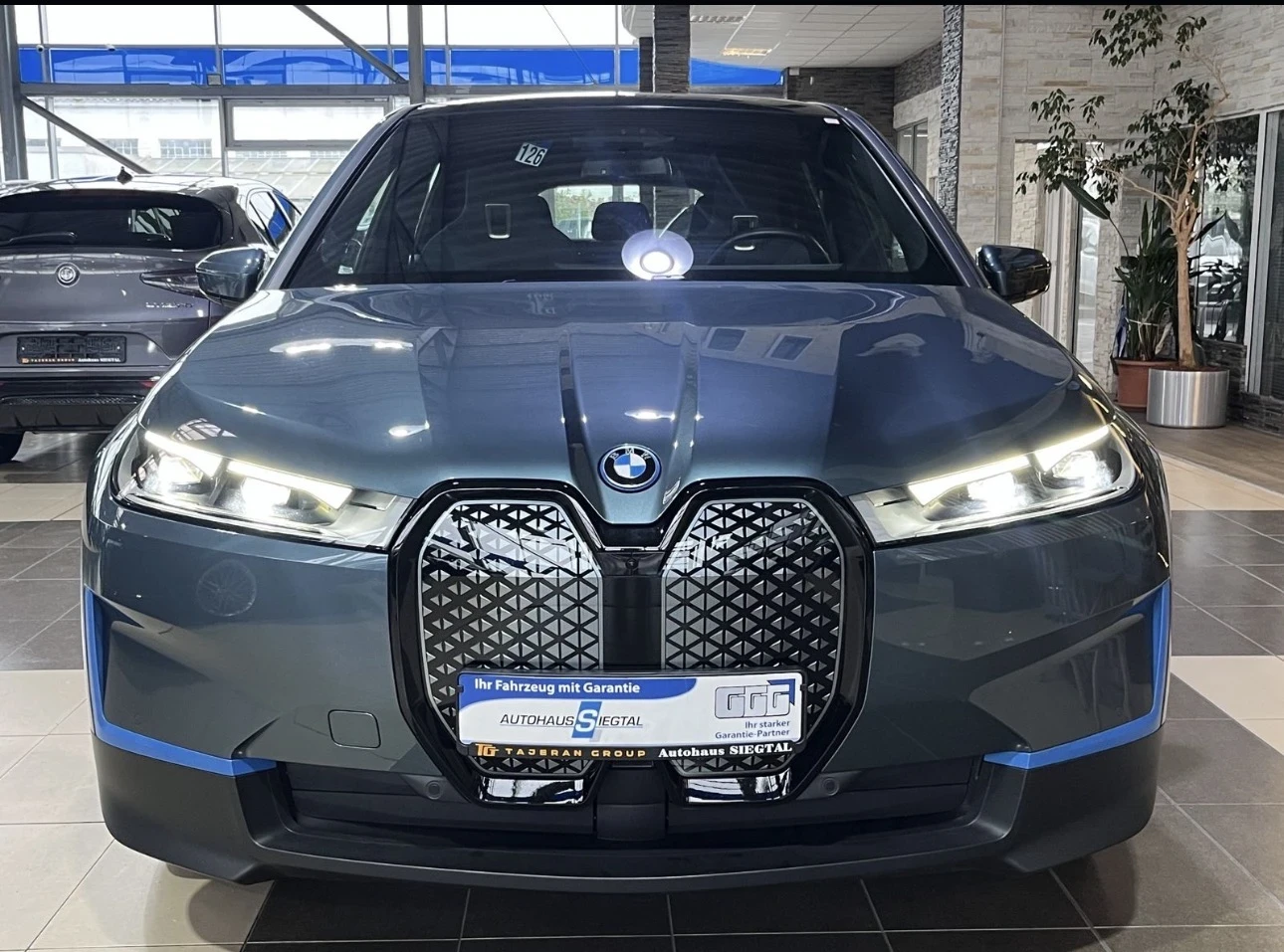 BMW iX 50 Harman HUD, снимка 2 - Автомобили и джипове - 54184901