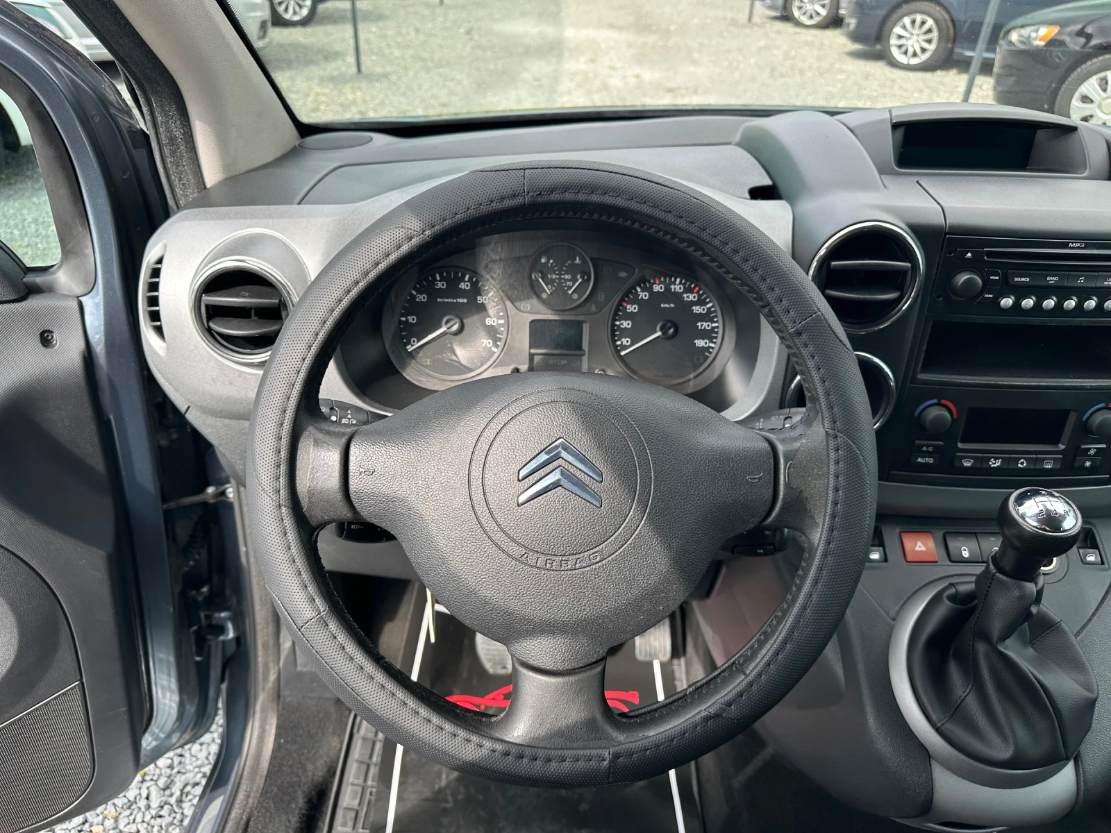 Citroen Berlingo 1.6HDI Инвалидна рампа, снимка 12 - Автомобили и джипове - 54669111