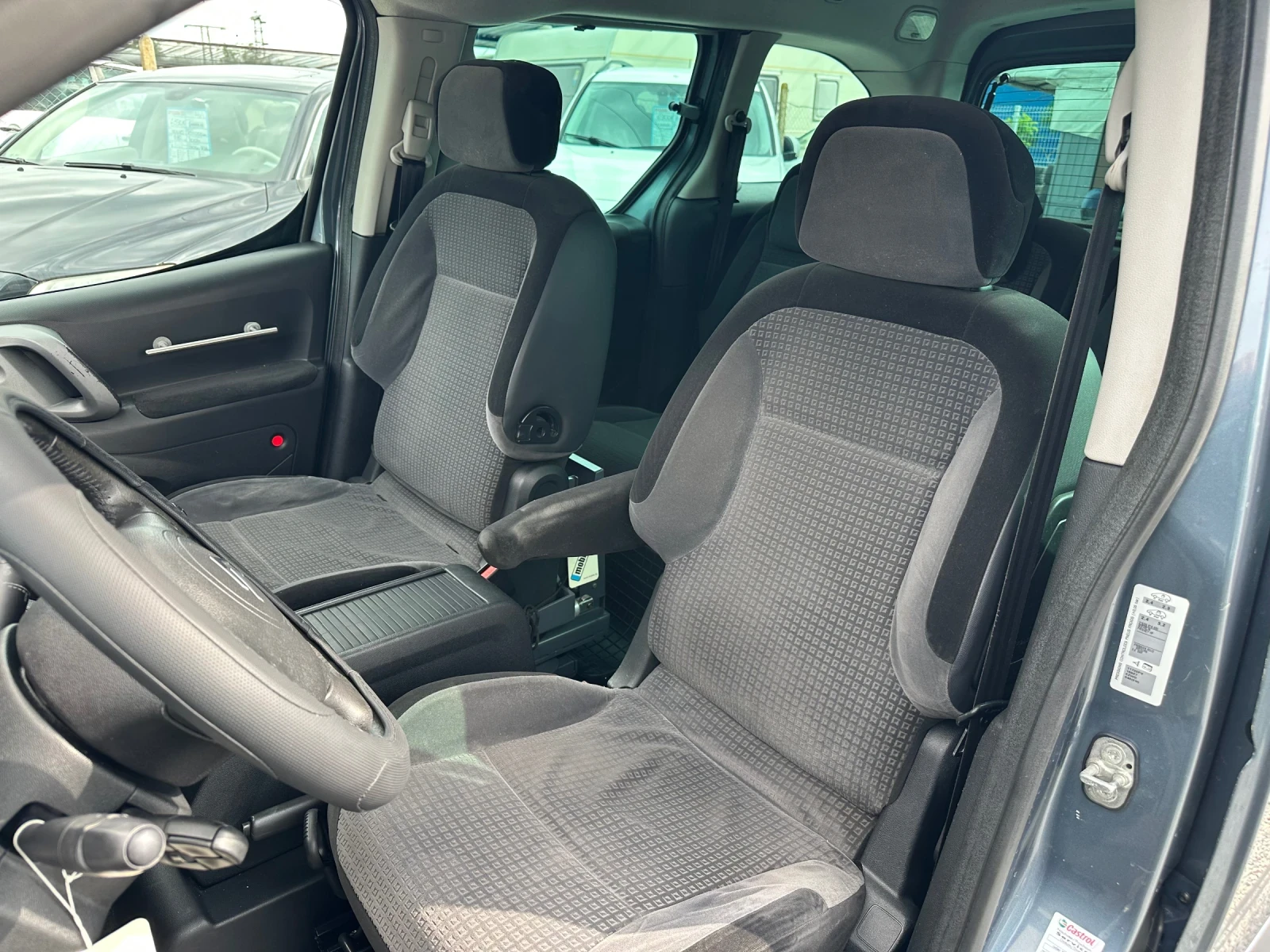 Citroen Berlingo 1.6HDI Инвалидна рампа, снимка 13 - Автомобили и джипове - 54669111
