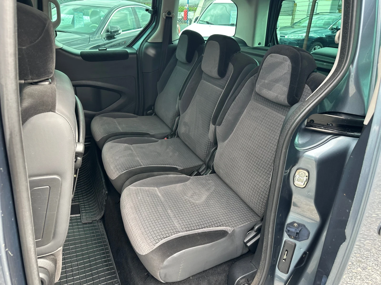 Citroen Berlingo 1.6HDI Инвалидна рампа, снимка 9 - Автомобили и джипове - 54669111
