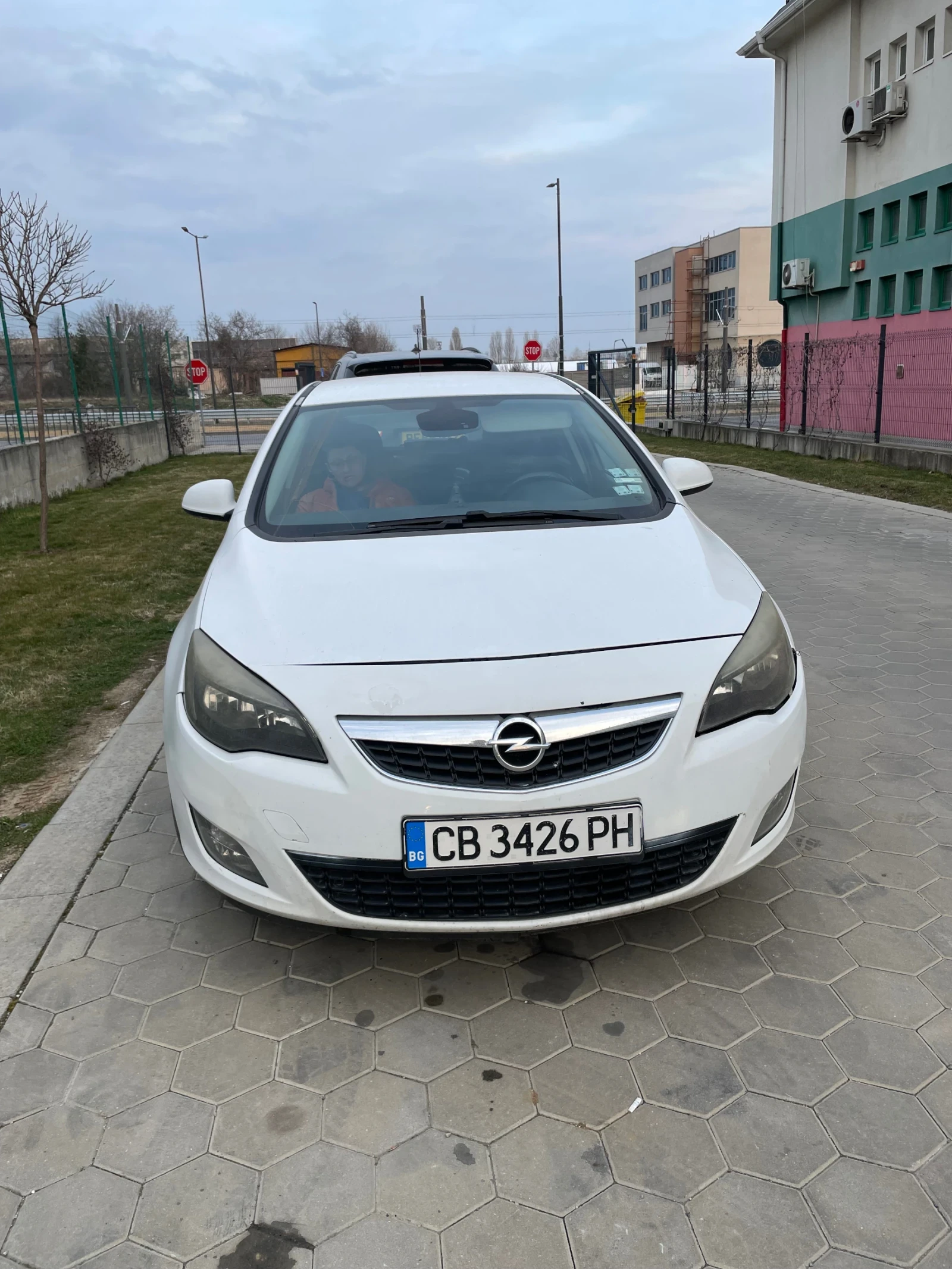 Opel Astra 2.0 CDTI, снимка 8 - Автомобили и джипове - 54670730