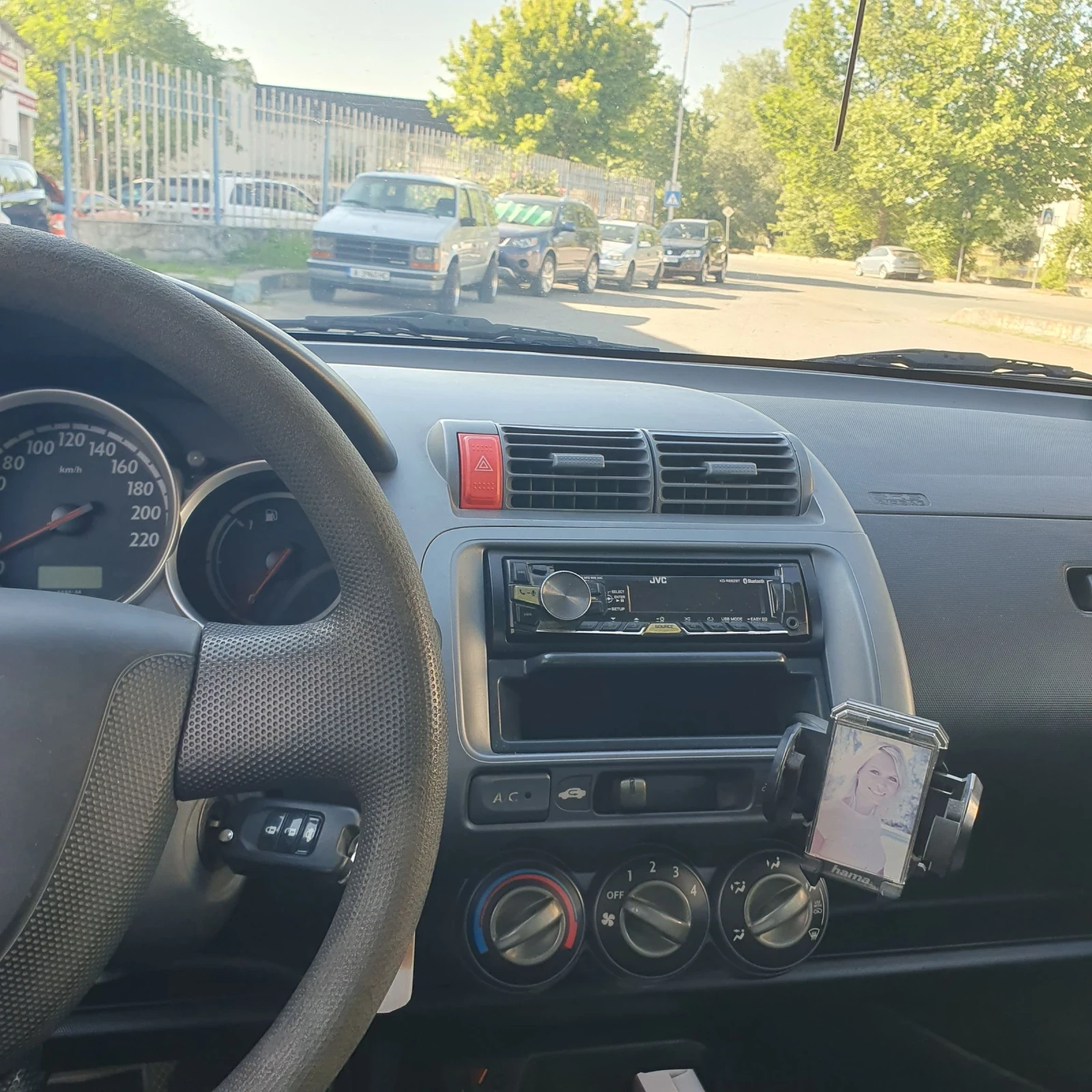 Honda Jazz 1.4i, снимка 12 - Автомобили и джипове - 55001644