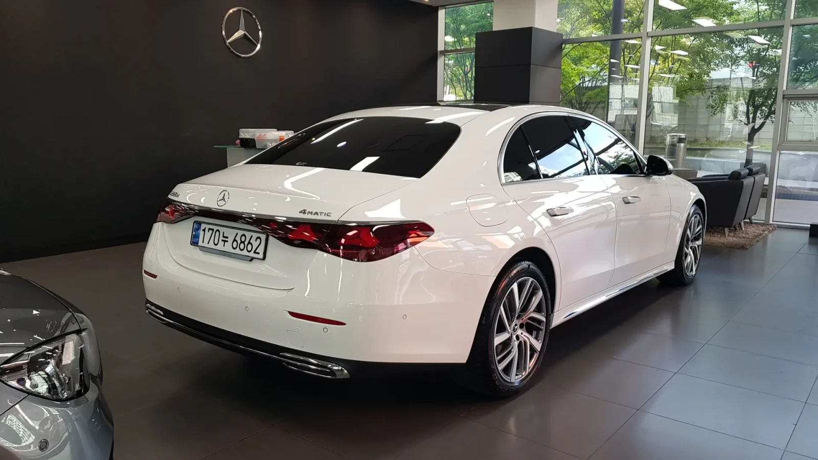Mercedes-Benz E 220 4MATIC | EXCLUSIVE , снимка 9 - Автомобили и джипове - 56022702
