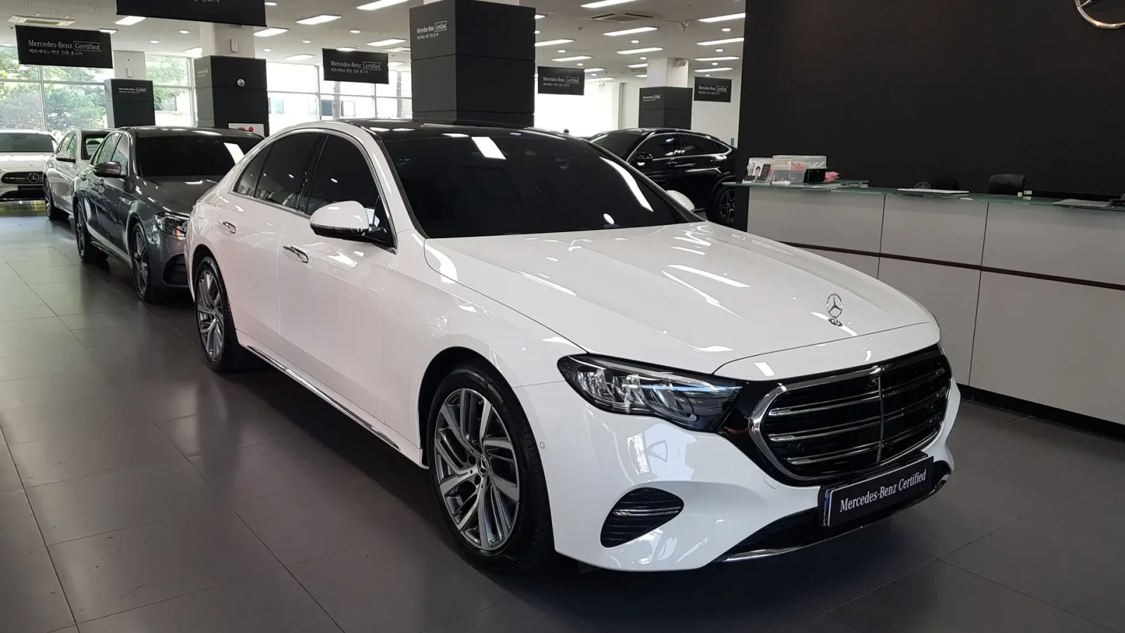 Mercedes-Benz E 220 4MATIC | EXCLUSIVE 