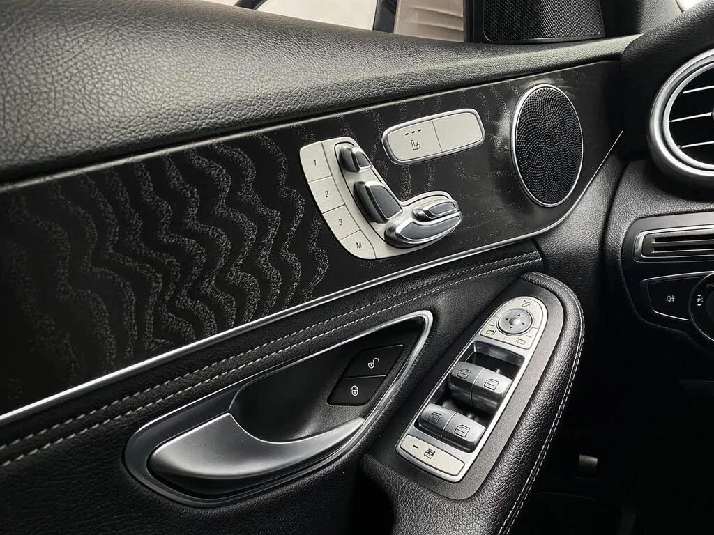 Mercedes-Benz C 300, снимка 12 - Автомобили и джипове - 56699493