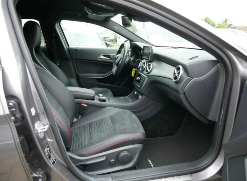 Mercedes-Benz GLA 220 * AMG* 4 MATIC* TOP, снимка 11 - Автомобили и джипове - 48305188