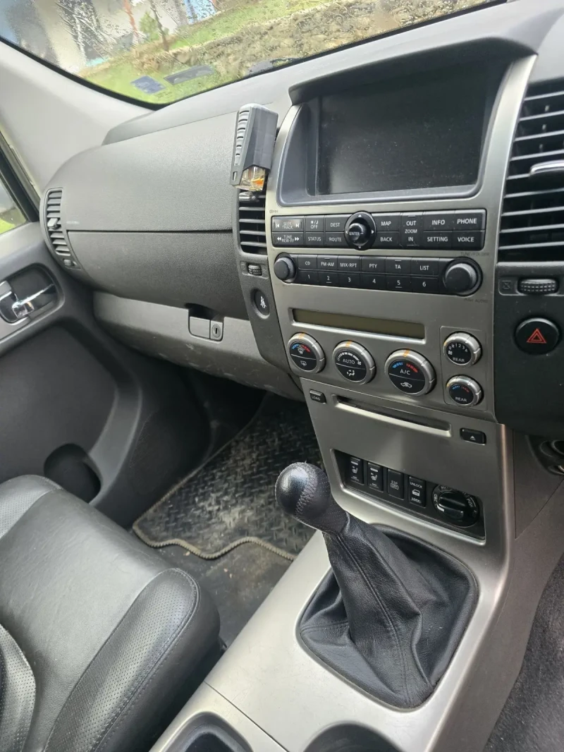 Nissan Pathfinder, снимка 6 - Автомобили и джипове - 49534542