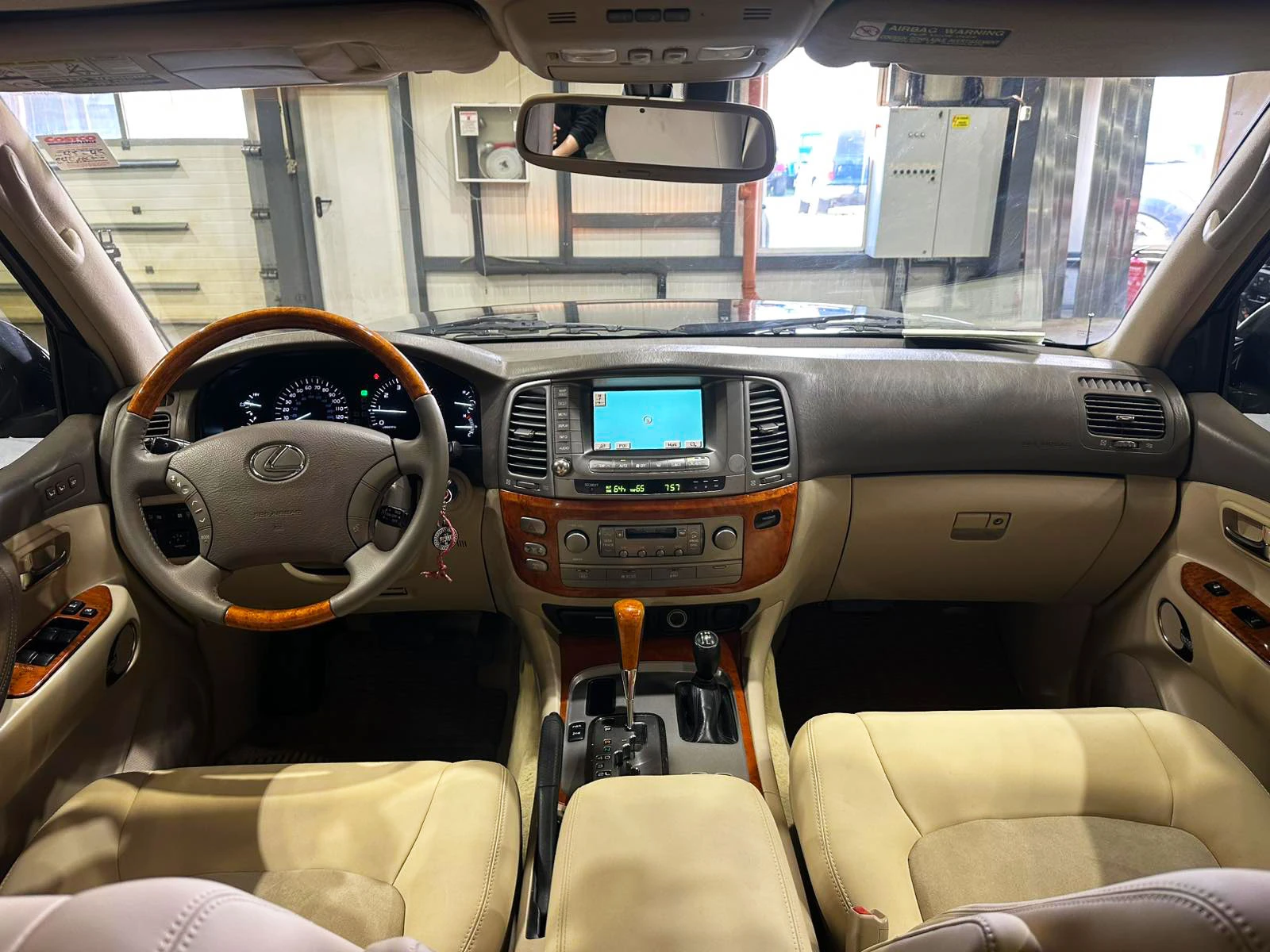 Lexus LX 470  - изображение 9