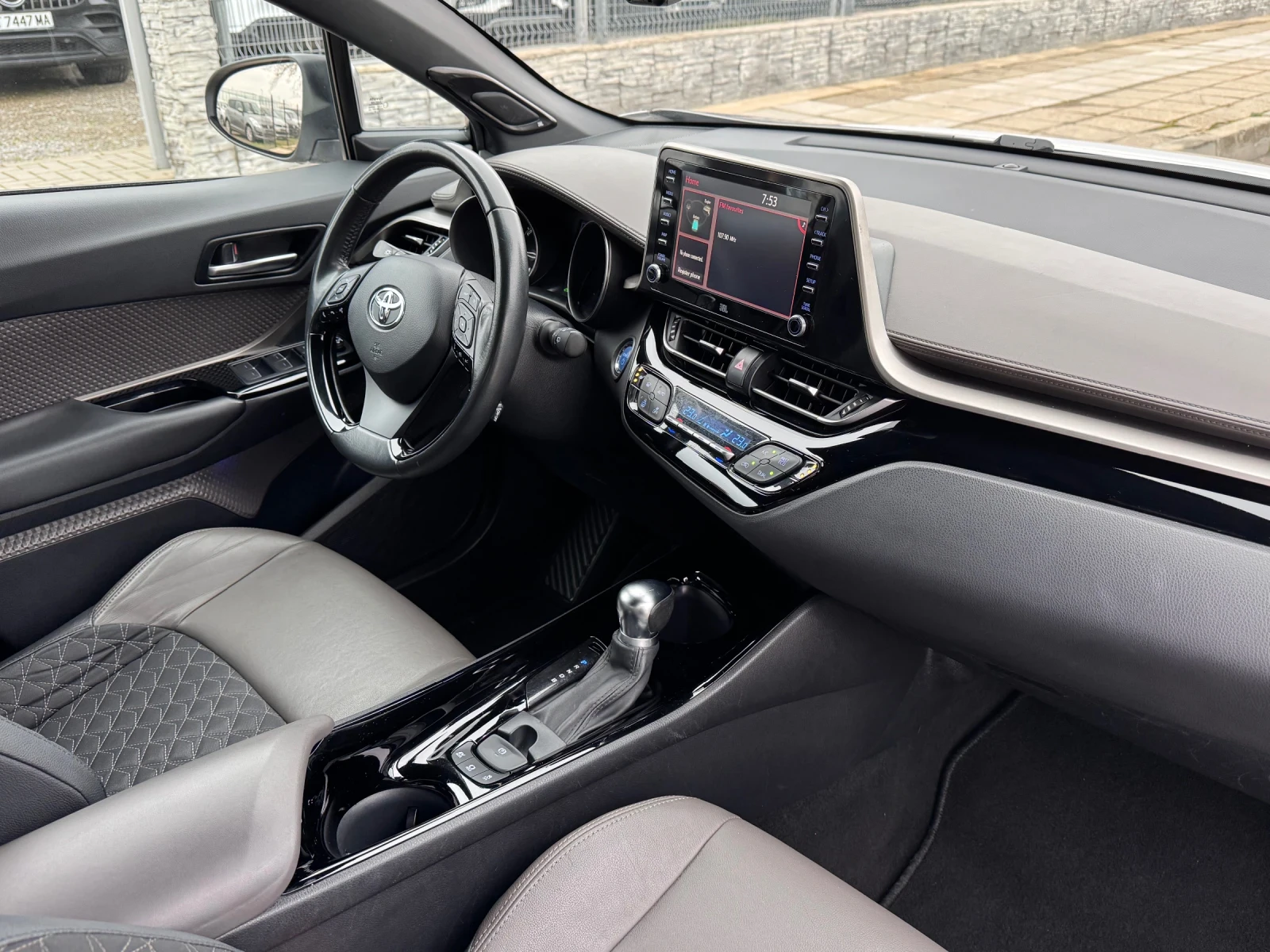 Toyota C-HR 1.8i Hybrid* Lounge* Bi-Tone* JBL* ������*  | Mobile.bg � ����������� 10