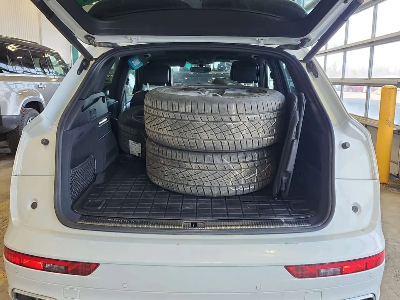 Audi Q5 * PROGRESSIV* S-LINE* ОБДУХВАНЕ* ПАНОРАМА* + ГУМИ  - изображение 4