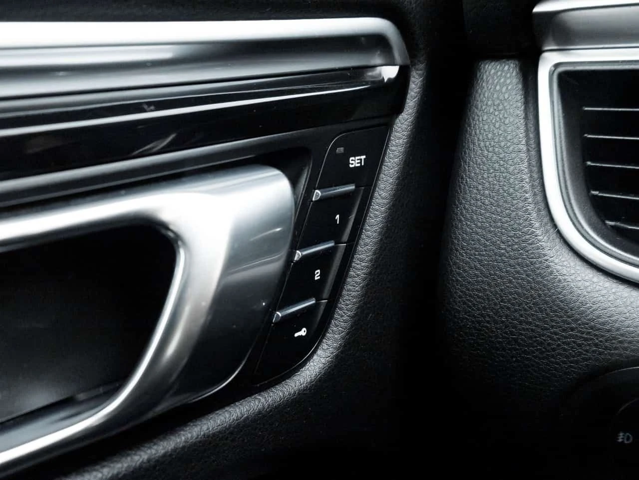 Porsche Macan * AWD S Dealer Serviced BOSE Showroom Condition * , снимка 15 - Автомобили и джипове - 54783885