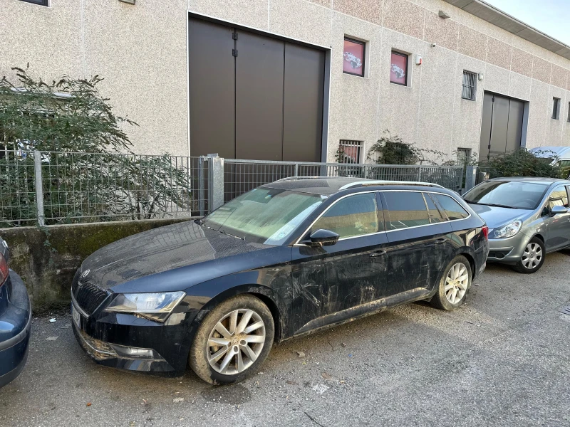 Skoda Superb 2.0TDI , снимка 1 - Автомобили и джипове - 48272834