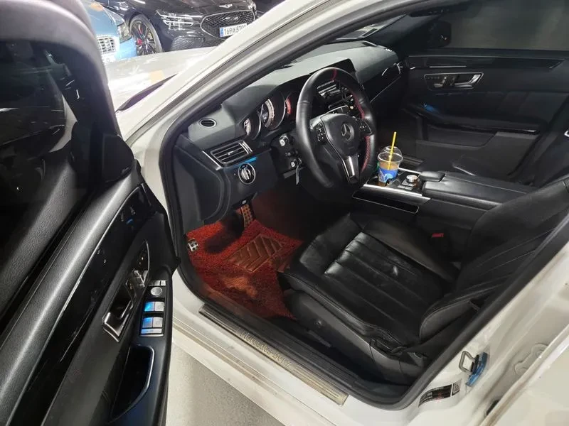 Mercedes-Benz E 220 Bluetec 4Matic, снимка 12 - Автомобили и джипове - 55920407