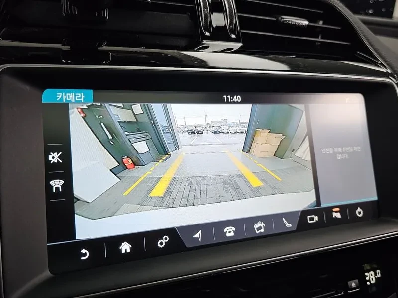 Jaguar XE 20T Prestige, снимка 15 - Автомобили и джипове - 56000378
