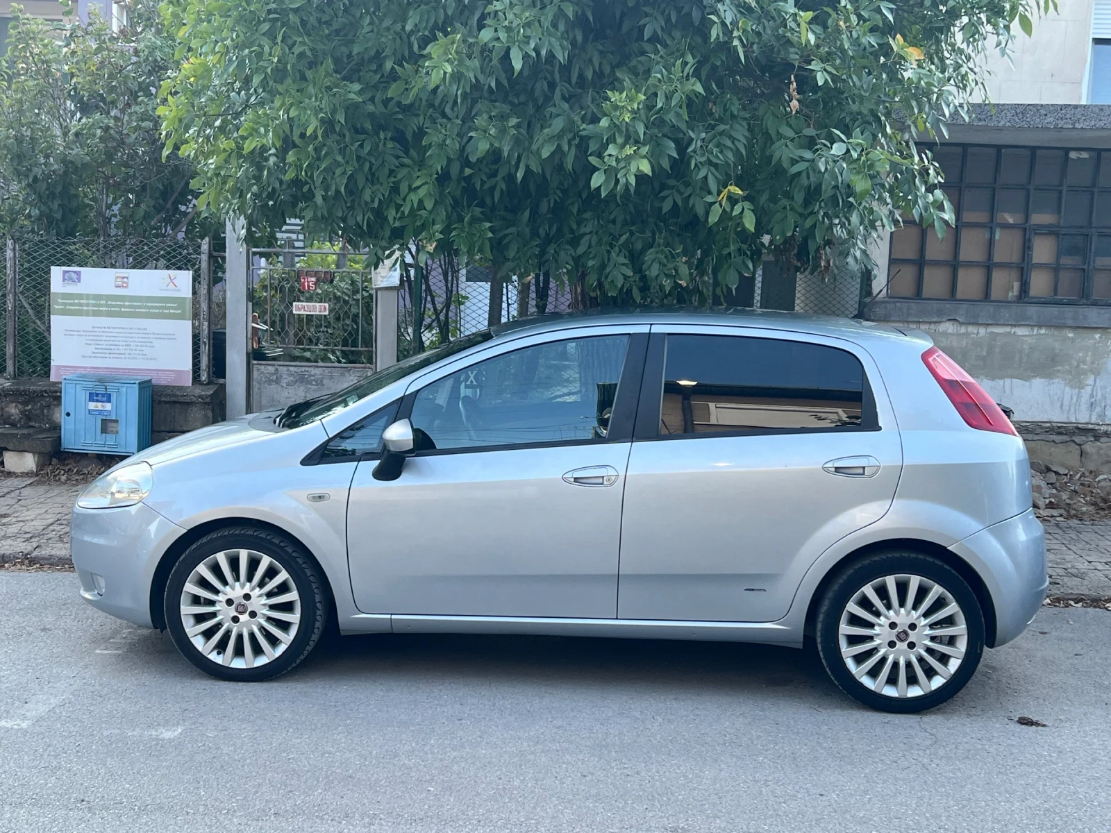 Fiat Punto Grande Punto 1.9 JTD 120кс - изображение 3