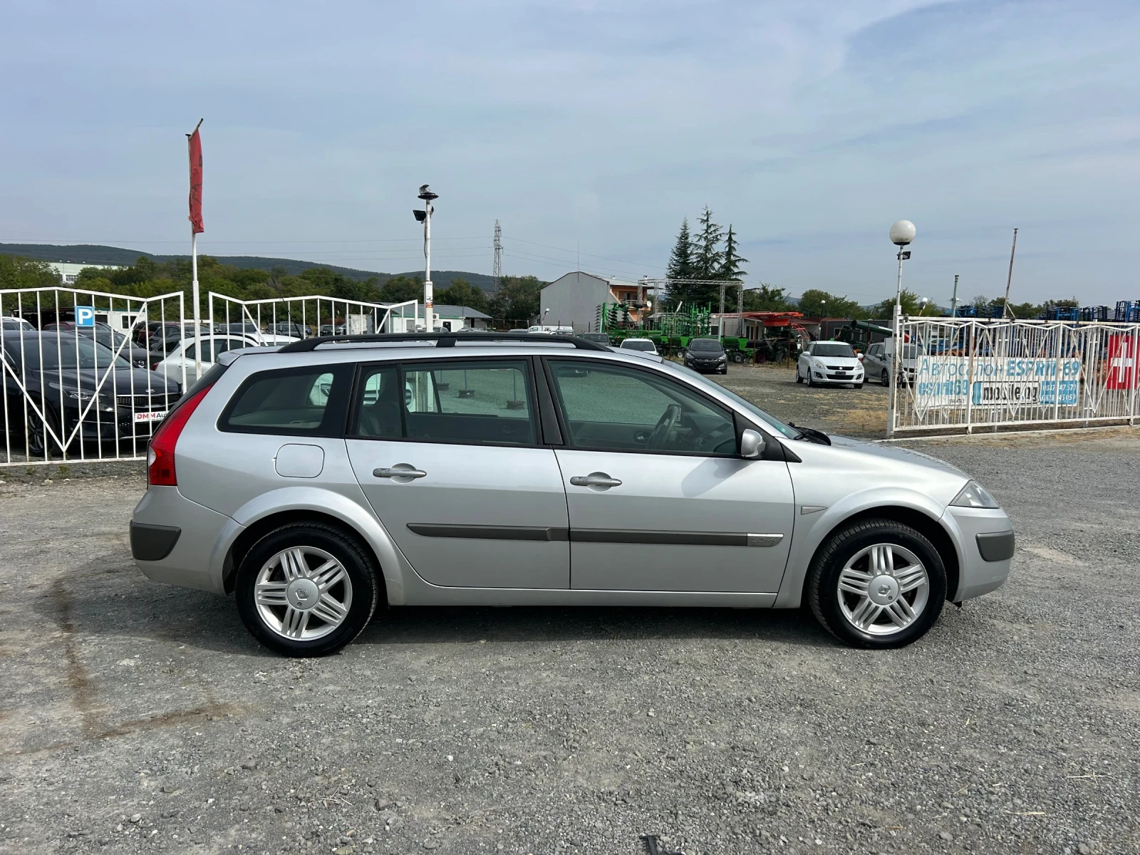 Renault Megane 2.0i - 135 к.с / БЕНЗИН - ГАЗОВА УРЕДБА / АВТОМАТ - изображение 4