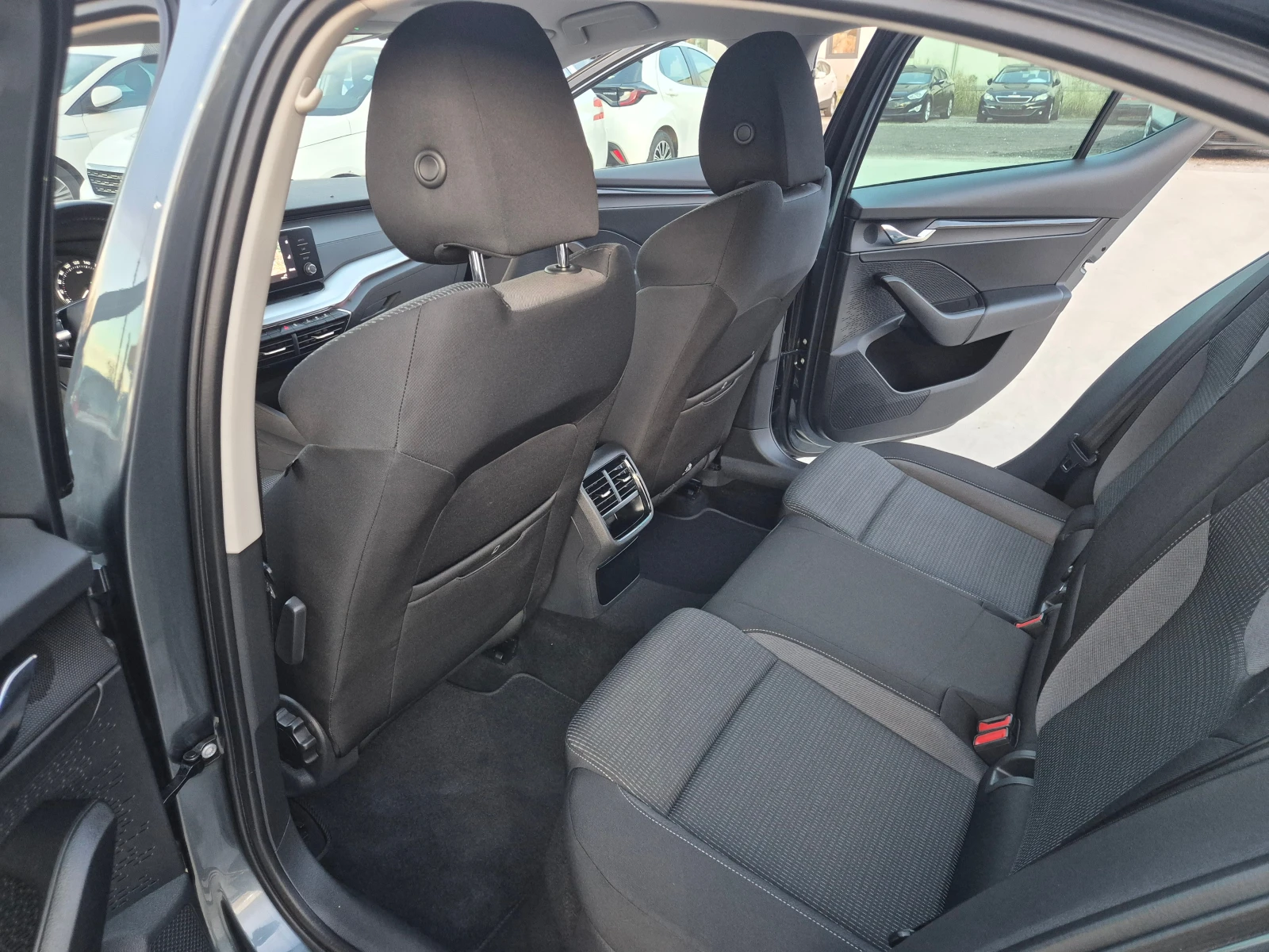 Skoda Octavia --2.0-A/T-150 | Mobile.bg   12