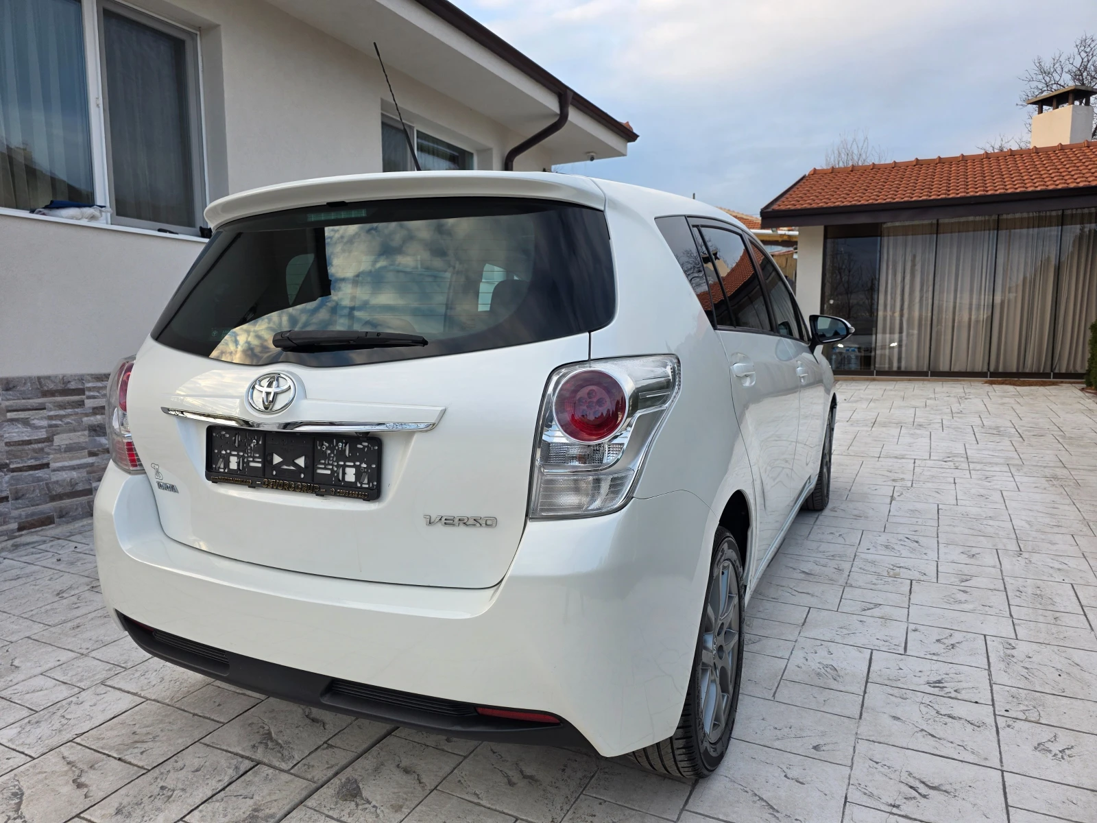 Toyota Verso 2.0 D4D KATO HOBA  - изображение 5