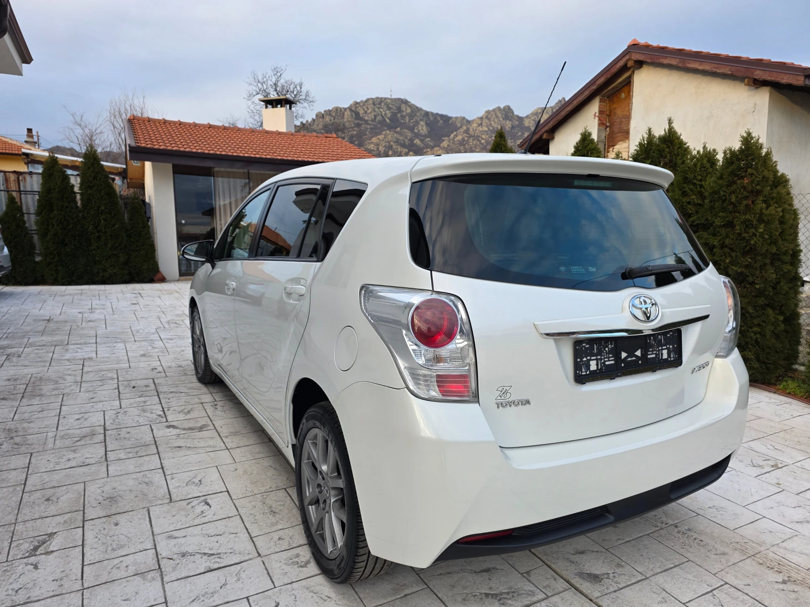 Toyota Verso 2.0 D4D KATO HOBA  - изображение 7