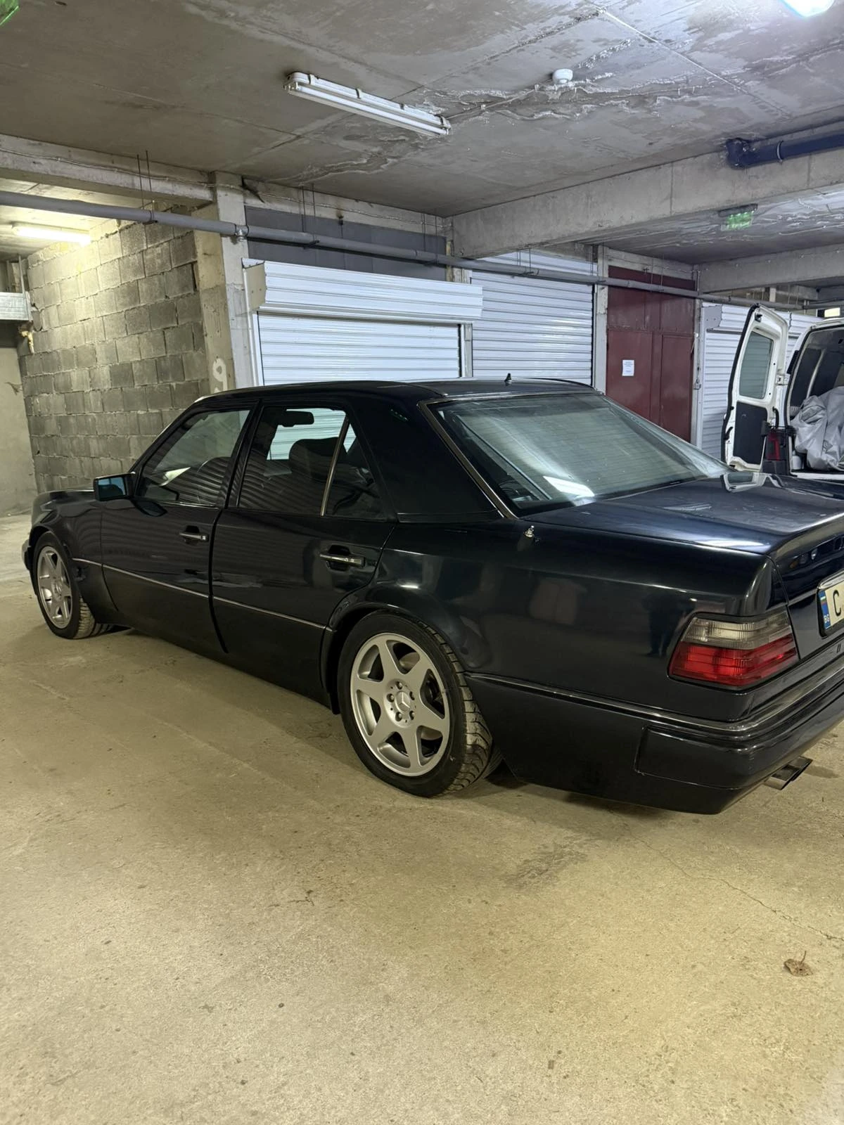 Mercedes-Benz E 500, снимка 4 - Автомобили и джипове - 54372062