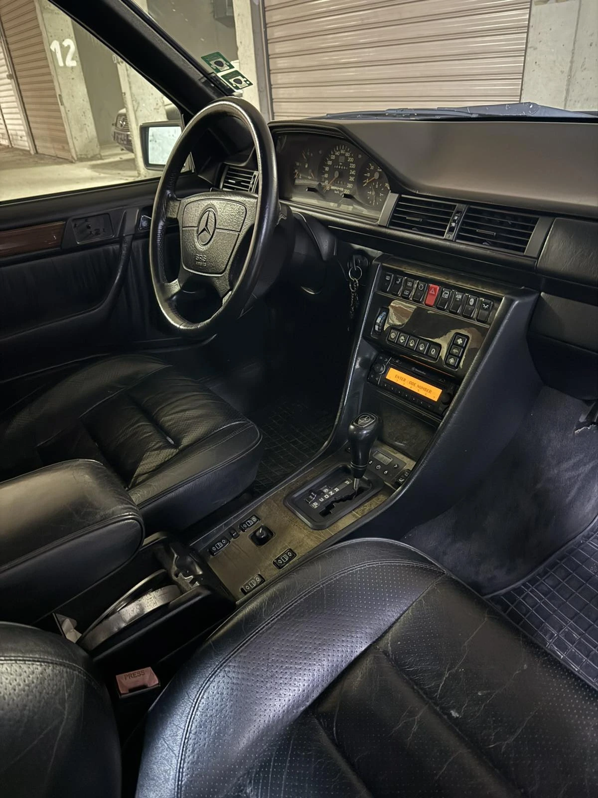 Mercedes-Benz E 500, снимка 8 - Автомобили и джипове - 54372062