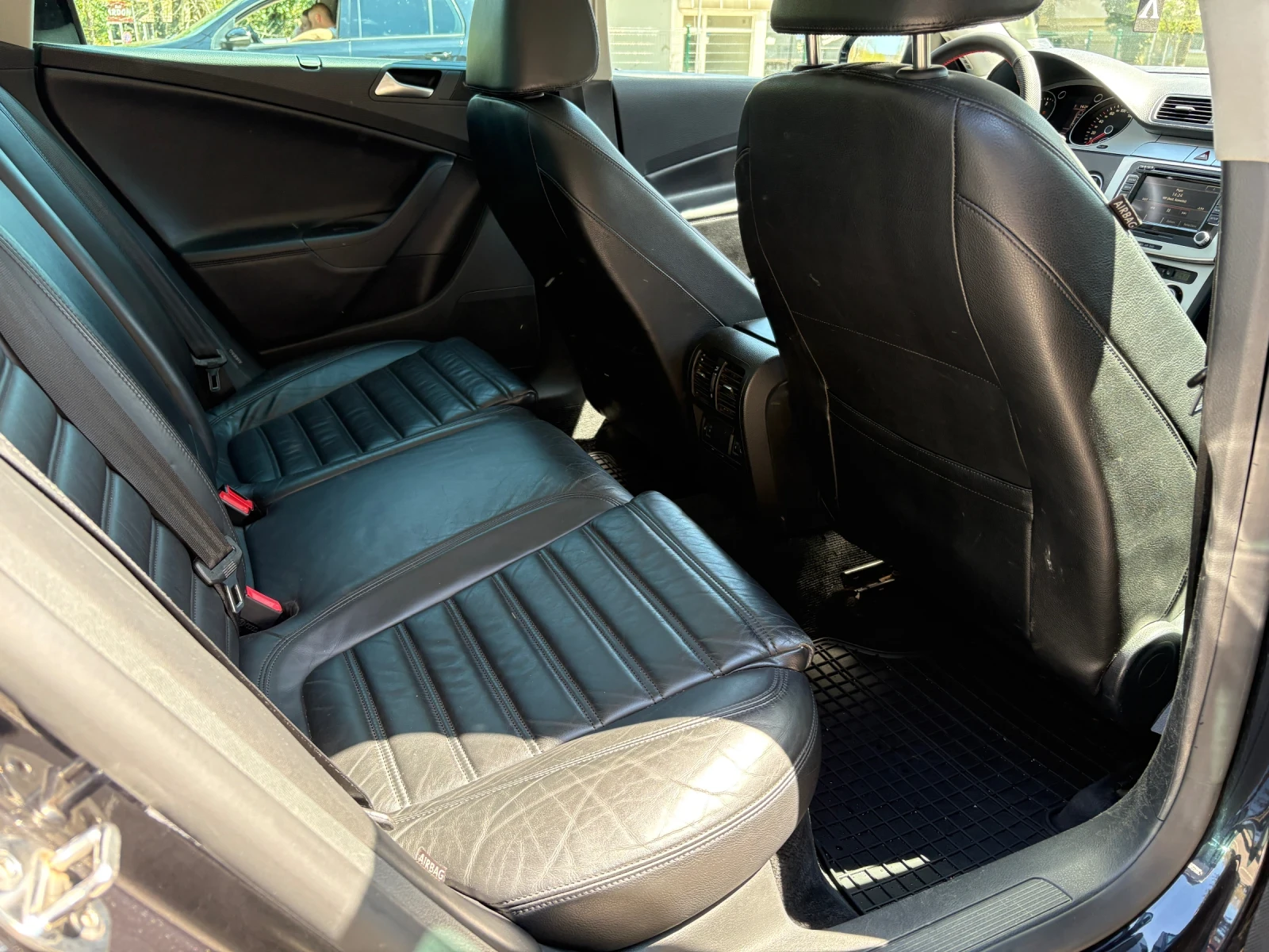 VW Passat 2.0 TDI, снимка 15 - Автомобили и джипове - 54804324