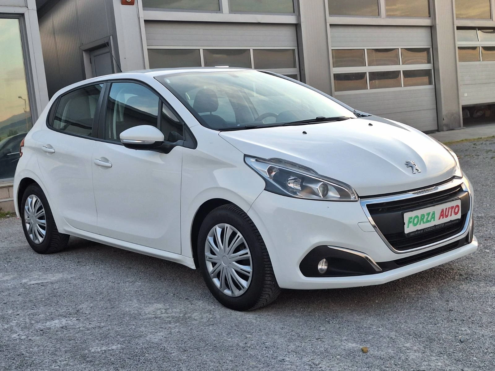 Peugeot 208 1.6HDI-FACE LIFT-EURO6, снимка 7 - Автомобили и джипове - 54919340