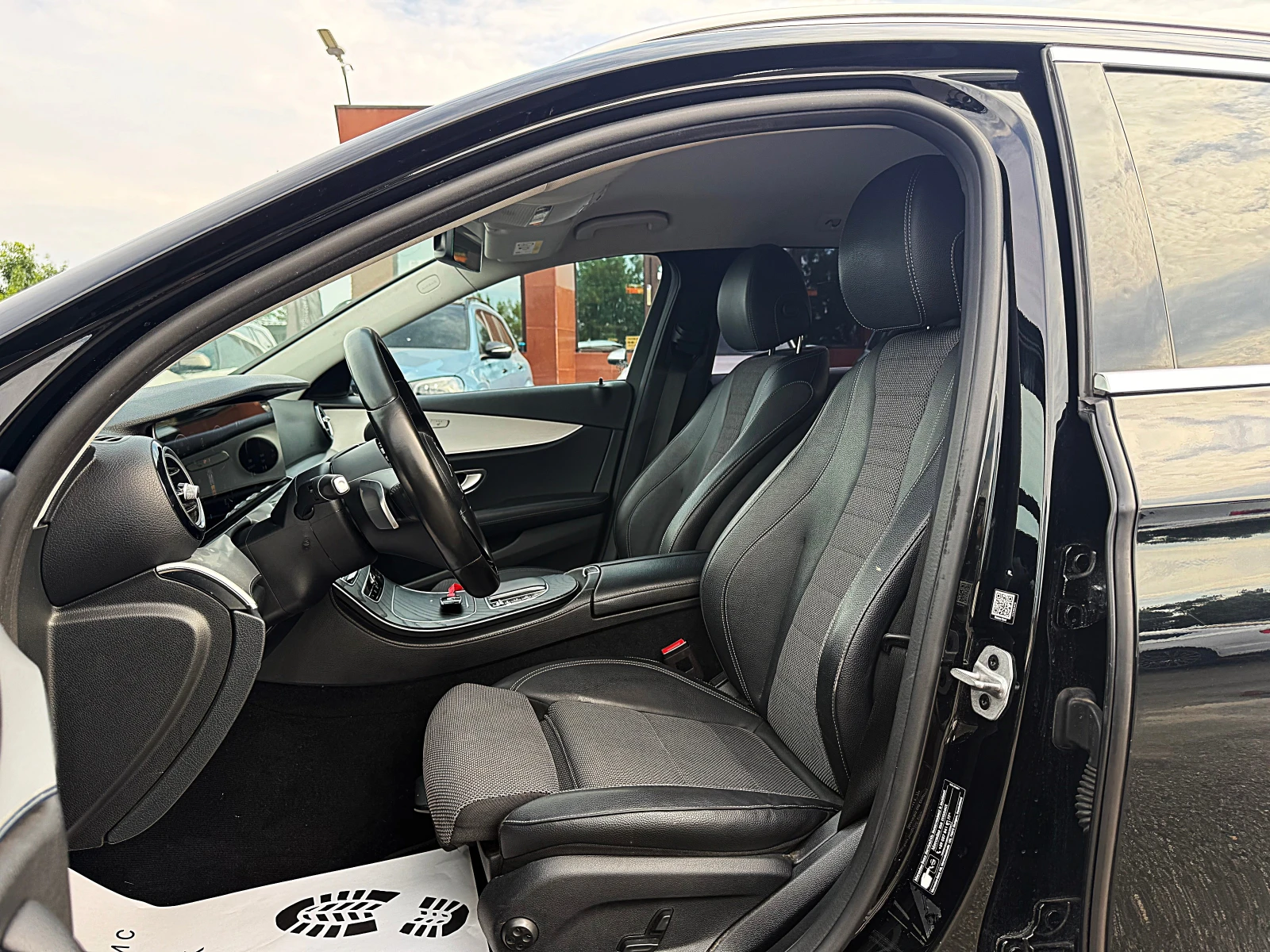Mercedes-Benz E 200 DISTRONIK-LED-BIXENON-KAMERA-9скорости-3D, снимка 9 - Автомобили и джипове - 55017224